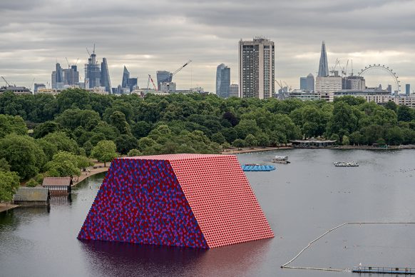 Christo and Jeanne-Claude The London Mastaba, Serpentine Lake, Hyde Park, 2016-18. Photo: Wolfgang Volz © 2018 Christo