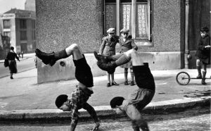 Robert Doisneau, Les frères, rue du Docteur Lecène, 1934 @ Atelier Robert Doisneau