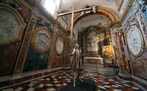 Jan Fabre, L'uomo che sostiene la croce, 2015. Linda and Guy Pieters Collection, Belgium. Opera esposta nella Cappella di San Benedetto (Cattedrale Santa Maria la Nuova) Monreale. Foto PETYX PALERMO