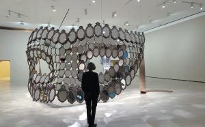 Joana Vasconcelos Ill Be Your Mirror, 2018 Bronze, mirrors Edition of 7 + 1 AP 356 x 682 x 537 cm Collection of the artist © Joana Vasconcelos, VEGAP, Bilbao, 2018.