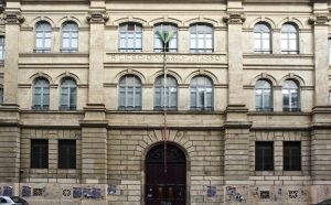 Alfredo Pirri Bandiera per il Tasso 2011intreccio di cordoncini misti cotone/nylon e aste ottone12 x 3 m foto Daniela Pellegrini