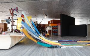 Immagine della mostra “John Bock: The Next Quasi-Complex” Foto Jacopo Farina 18 luglio – 24 settembre 2018 Fondazione Prada Milano Courtesy Fondazione Prada