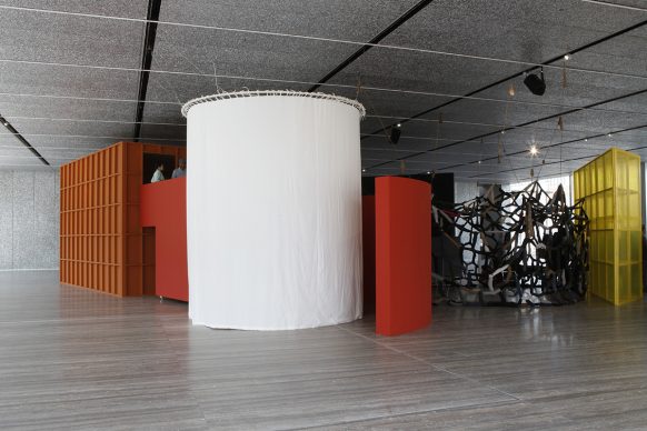 Immagine della mostra “John Bock: The Next Quasi - Complex” - Foto Jacopo Farina. 18 luglio – 24 settembre 2018, Fondazione Prada, Milano. Courtesy Fondazione Prada