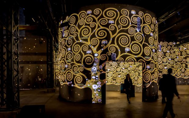 Atelier des Lumières Parigi mostra Gustav Klimt © Culturespaces / E. Spiller