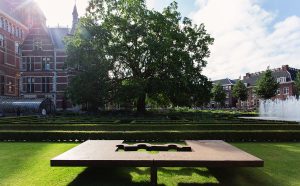 Eduardo Chillida, Mesa de Omar Khayyâm III, 1983. Telefónica Art Collection - Photo Kelly Schenk