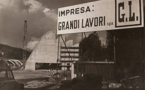 Cantiere della Grandi Lavori all'epoca della costruzione della chiesa di Riola, su progetto di Alvar Aalto