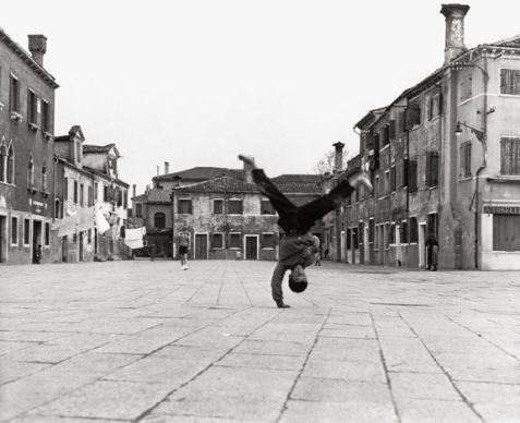 Piergiorgio Branzi, Piazza Grande a Burano, Venezia, 1957 © Piergiorgio Branzi