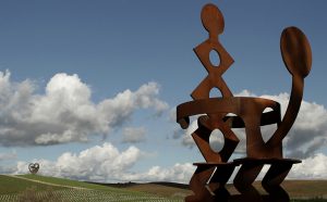 Keith Haring, King and Queen (1987). Photo by Gregory Gorman. Image courtesy Donum Sculpture Collection