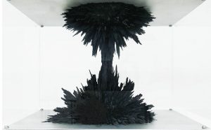 CHARLOTTE CHARBONNEL – Petit colosse (Payne’s grey) no. 4, 2015. Iron flings, magnetic paint and resin. 14 x 21 x 15 cm. Courtesy of Charlotte Charbonnel & Backslash. © Backslash.