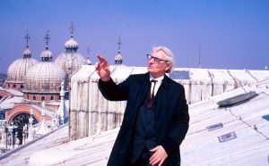 Louis Kahn sul tetto di palazzo Ducale, Venezia, febbraio 1972 Credit: © Archivio UIA Venezia
