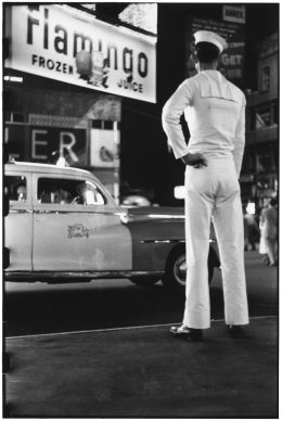 Elliott Erwitt, USA. New York City. 1950 © Elliott Erwitt/MAGNUM PHOTOS