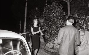 Marcello Geppetti, Anita Ekberg con arco e frecce, 20 ottobre 1960