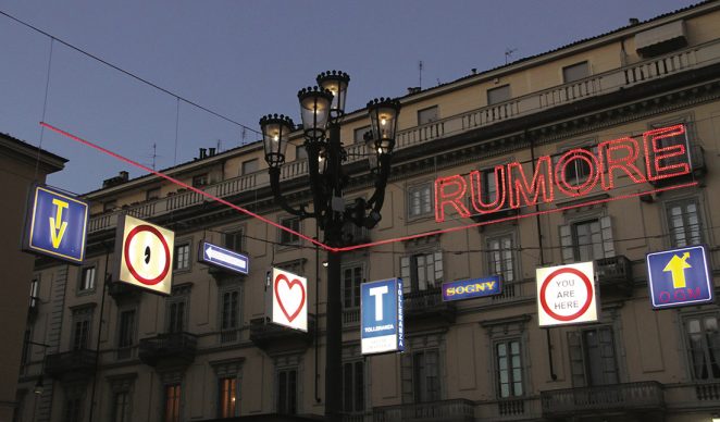 Torino, Luci d'Artista. Domenico Luca Pannoli, L'amore non fa rumore © www.comune.torino.it - foto Redazione Web
