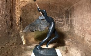 Salvador Dalí – La Persistenza degli Opposti, exhibition view, complesso rupestre di Madonna delle Virtù e San Nicola dei Greci, Matera, dal 2 dicembre 2018