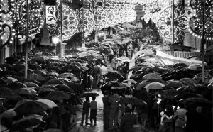 Gianni Berengo Gardin, Alberobello, festa patronale dei SS. Medici Cosma e Damiano, 1993