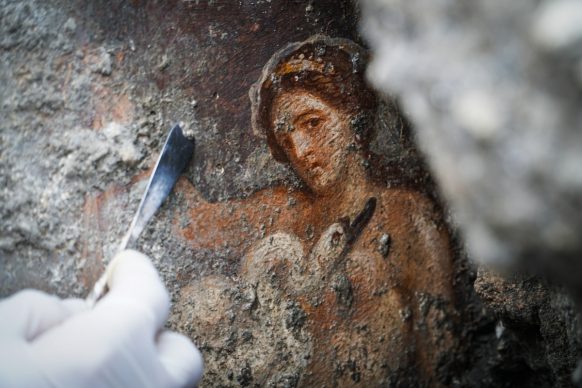 Nuove scoperte a Pompei: affresco di Leda e il cigno. Photo by Cesare Abbate