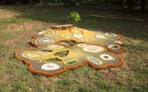 Lizan Freijsen, Fungi Carpet, veduta presso l'Arboretum Belmonte di Wageningen, Paesi Bassi