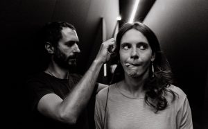 Tra il cane e il lupo, regia di Giulia Sodi