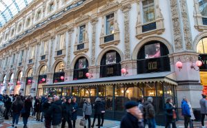 MASBEDO, Romans Roman (Hommage à Roman Signer), 2018, installation view presso Galleria Cracco. Courtesy the artists, Galleria Cracco, Sky Arte, photo by Carmine Conte