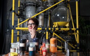 Luisa Torsi, Chimica, docente all’Università degli Studi di Bari e alla Åbo Akademi University in Finlandia. Mostra “Una vita da scienziata – I volti del progetto #100esperte”, fotografo Gerald Bruneau, ©Fondazione Bracco