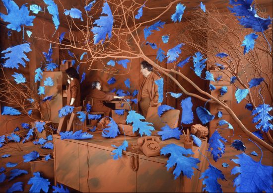 Sandy Skoglund, A Breeze at Work, 1987. Courtesy Paci contemporary gallery (Brescia – Porto Cervo, IT)