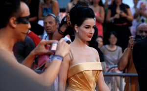 Dita von Teese sul red carpet del Life Ball, 2010. Photo by Manfred Werner - Tsui, fonte Wikipedia