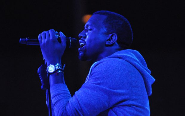 Kanye West performs at The Museum of Modern Art's annual Party in the Garden benefit, New York City, May 10, 2011, photo by Jason Persse, fonte Flickr