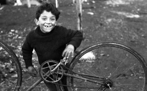 Ando Gilardi Bambini, Borghetto Nomentano (Roma) circa 1953. © AndoGilardi/Fototeca Gilardi