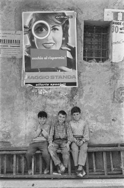 Ando Gilardi, Bambini nell'Italia del dopoguerra, Palermo, 1957 © Ando Gilardi/Fototeca Gilardi