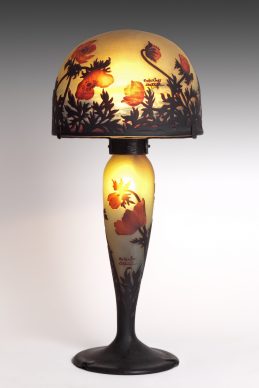 Muller Frères, Lampe aux coquelicots, 1900 ca. Vetro, 67x29,5 (diametro) cm, Gretha Arwas Collection, Londra (UK) © Arwas Archives