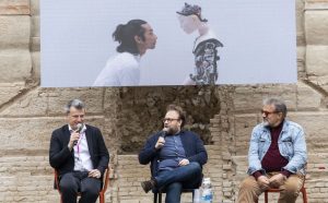 Da sinistra: Roberto Pisoni, Nicolas Ballario e Oliviero Toscani all'incontro "Il fotografo è un autista. E Master of Photography è un Gran Premio", parte del programma di Fotografia Europea, che si è tenuto a Reggio Emilia sabato 13 aprile