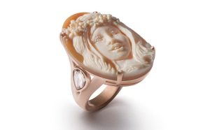 Cindy Sherman per LizWorks, Halo, 2019, anello in edizione limitata di 50