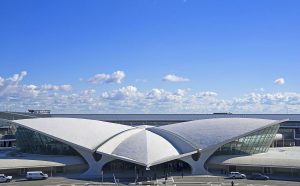 Eero Saarinen, TWA Flight Center, photo by Swizz152 via Wikipedia, 2015