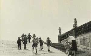 Erich Lessing, Belvedere Gardens, Vienna, Austria, 1954; © Erich Lessing/Magnum Photos