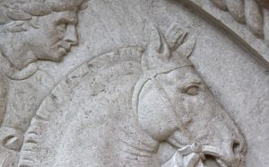 Jacopo-della-Quercia_Ritratto-equestre-di Niccolò-Ludovisi-alla-Rocchetta-Mattei_dettaglio