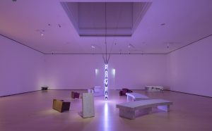 Veduta della mostra Jenny Holzer: Thing Indescribable, Museo Guggenheim Bilbao, Spagna, 2019 (2) © 2019 Jenny Holzer, membro Artists Rights Society (ARS), NY / SIAE, Roma Foto: José Miguel Llano