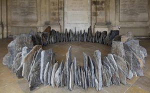 Richard Long Snake Circle, 1991 Gneiss (pierre), Ht 70 x diam 400 cm CAPC musée d’art contemporain, Bordeaux . Achat à la Galerie Tschudi avec l’aide de la DMF en 1992 © Adagp, Paris 2019 Photo : Anaïs Sibelait, Mairie de Bordeaux