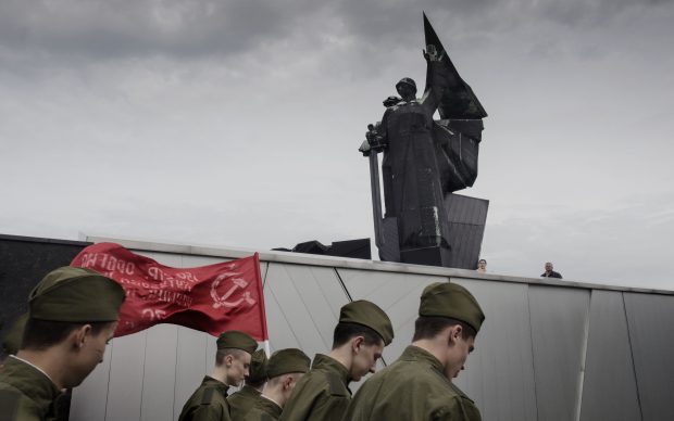 UKRAINE. Donetsk. May 9, 2014. Commemoration of the Soviets Victory Day at the War Memorial Monument to Donbass Liberators from the Fascist German occupation during the second World War. © Jerome Sessini