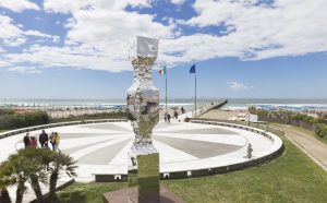 Helidon Xhixha, Ionic Column, Forte dei Marmi