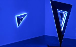 2. 2013_Nanda Vigo "Lights Forever", Deep Space (cm 210 x 103,5 x 33, 5), installstion view, Galleria Allegra Ravizza, Lugano, foto Emilio Tremolada