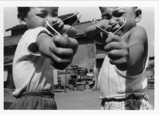 Satchin and his brother Mabo, 1963-1965 ©Nobuyoshi Araki