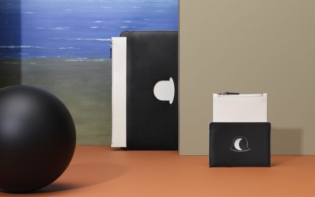 DELVAUX_Magritte Collection_Pochette-A4-Trompe-l’Œil-Chapeau-Melon-PCA-Trompe-lŒil-Chapeau-Melon-Noir-Ivory