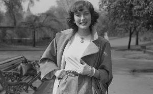 Valentina Cortese in un parco di Londra, ritratta il 30 aprile 1948. Si trovava nel Regno Unito per recitare nel film "La montagna di cristallo" (The Glass Mountain). (Photo by Fred Ramage/Keystone/Hulton Archive/Getty Images)