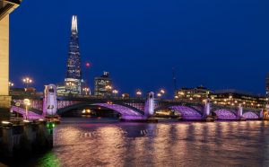 londra illuminated river