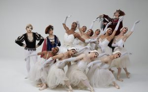LES BALLET TROCKADERO_swan_lake_foto di Zoran Jelenic