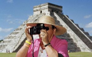 Martin Parr: Chichen Itza, Mexico 2002 © Martin Parr / Magnum Photos