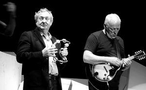 Nick Mason e David Gilmour al Roger Waters The Wall Live show, Londra, maggio 2011, photo by anyonlinyr, fonte Flickr Date 12 May 2011, 21:43