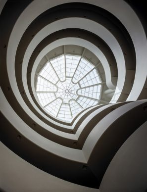 Solomon R. Guggenheim Museum, view of rotunda with fountain in foreground. Date: 02/06/2008. Author: David Heald. Copyright: © Solomon R. Guggenheim Museum - via UNESCO (https://whc.unesco.org)