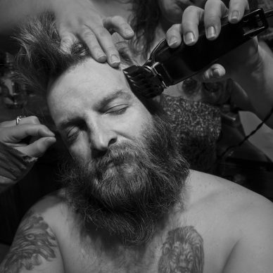 Larry Fink, Denny’s Haircut March 2015 © Larry Fink