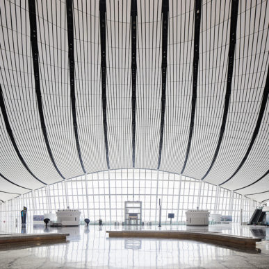 Zaha Hadid Architects (ZHA) e ADP Ingeniérie (ADPI), Beijing New Airport Construction Headquarters. Photo © Hufton+Crow